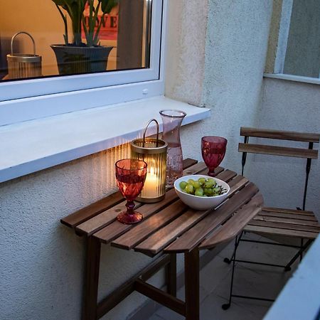 Apartament Przy Metrze Wierzbno Z Nuta Vintage Warschau Buitenkant foto